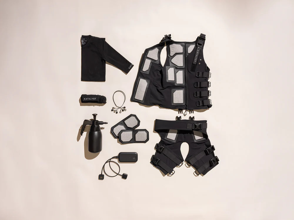 how does an ems suit work