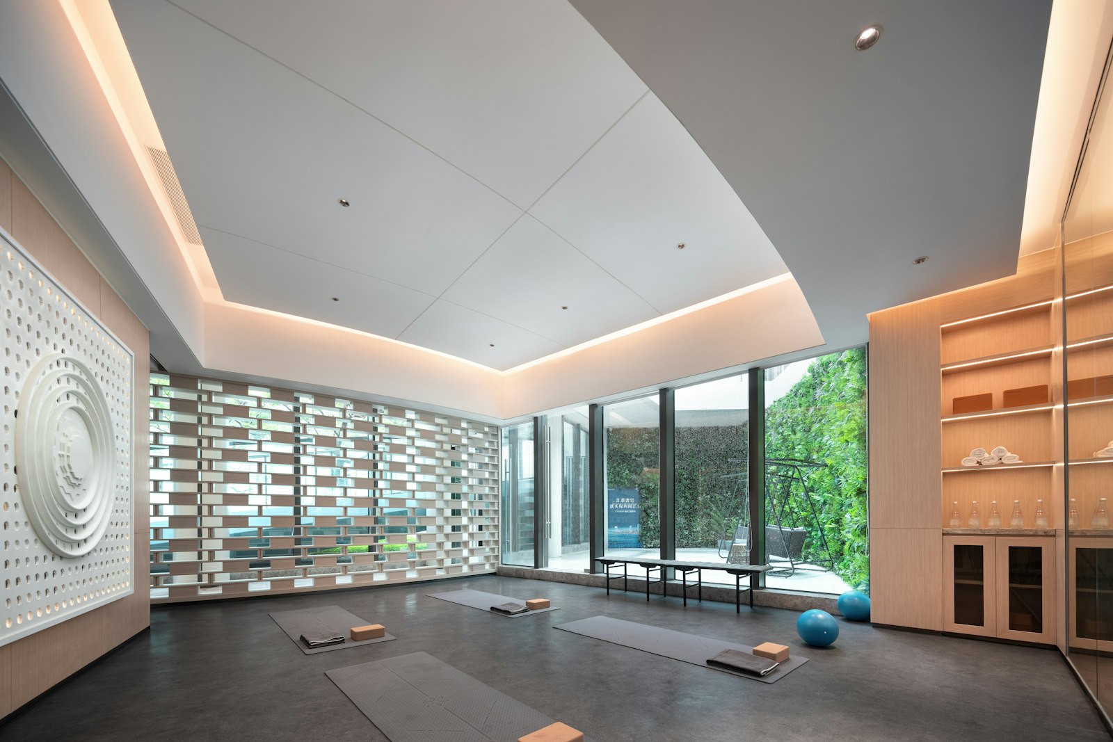 wireless ems suits personal training studio